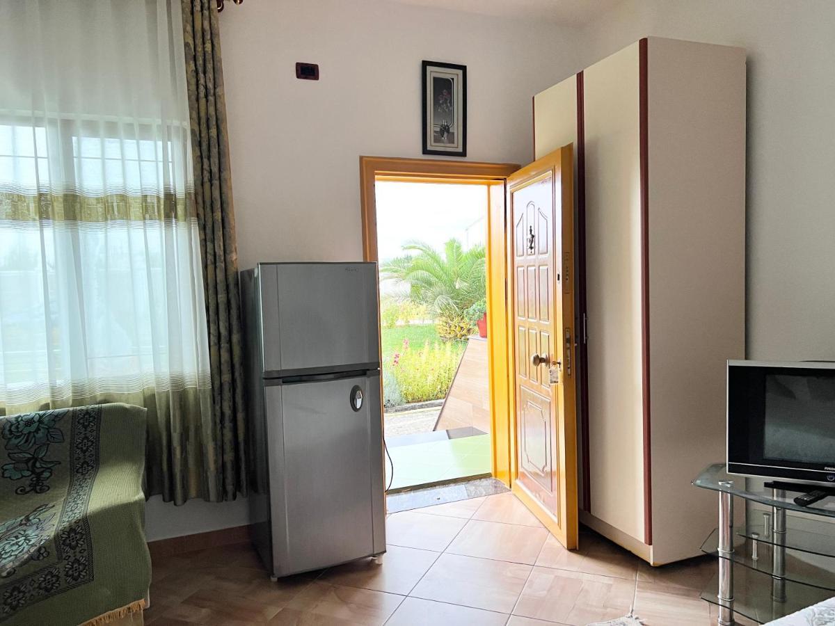 Ponari Apartments Rrotull Екстериор снимка