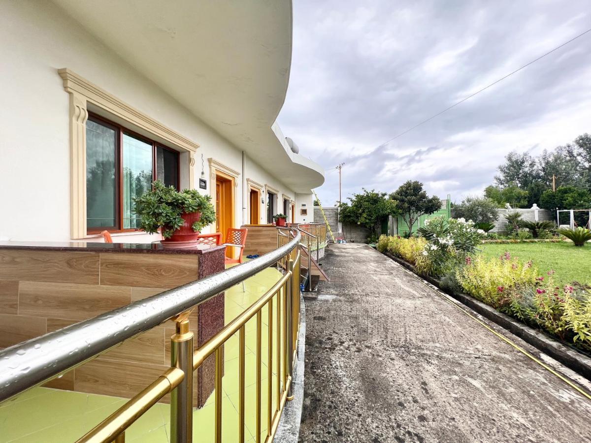 Ponari Apartments Rrotull Екстериор снимка