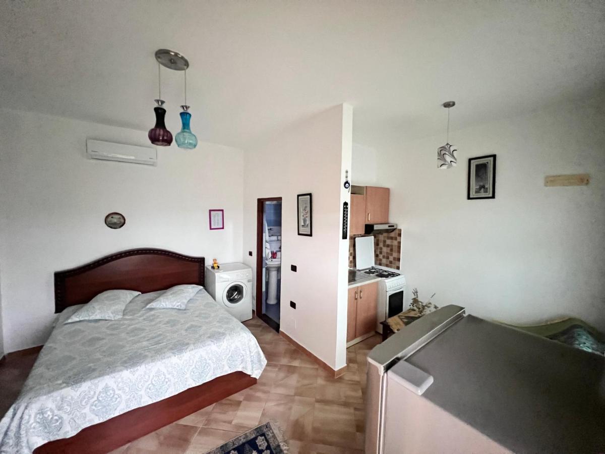 Ponari Apartments Rrotull Екстериор снимка