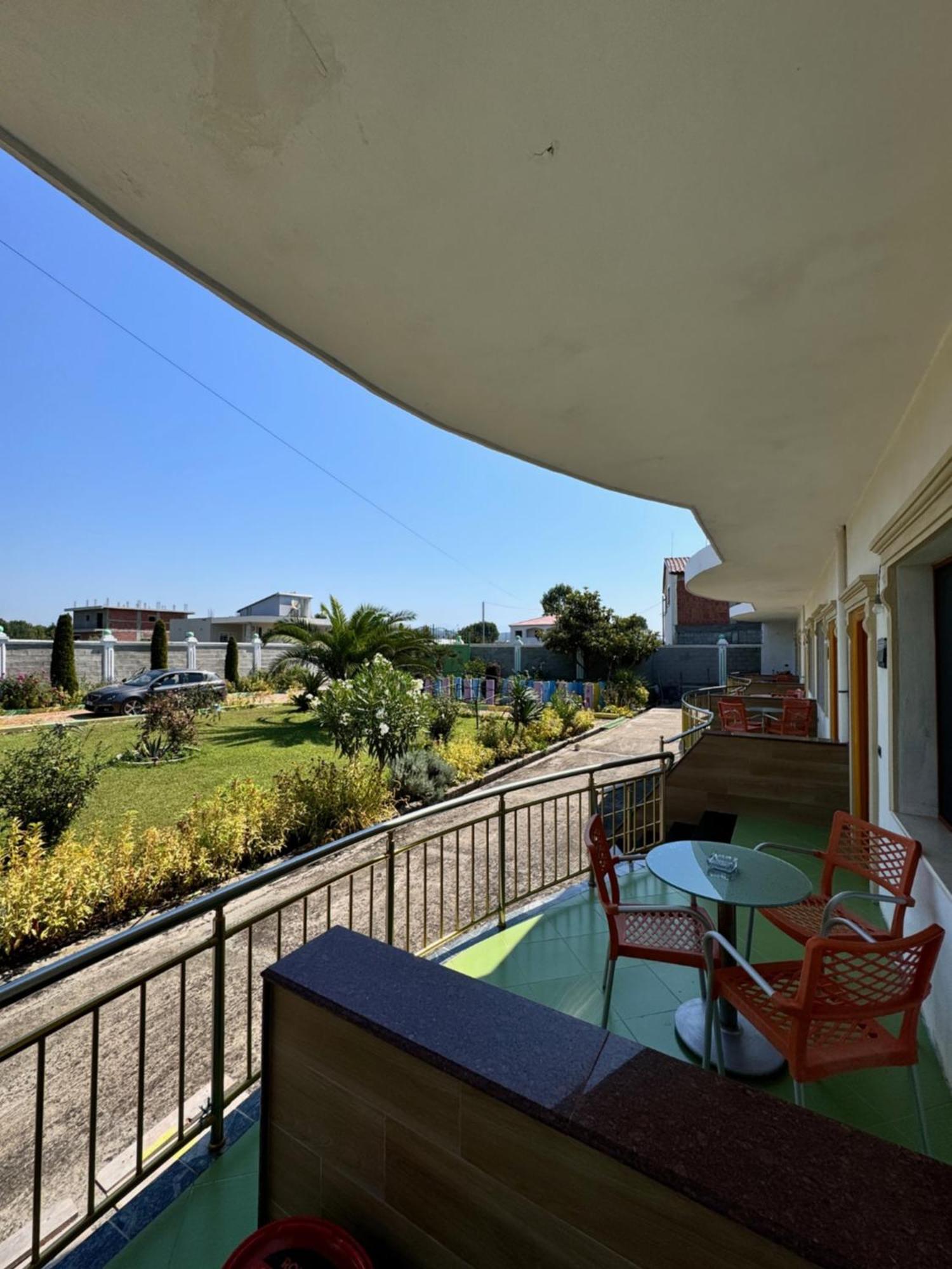 Ponari Apartments Rrotull Екстериор снимка