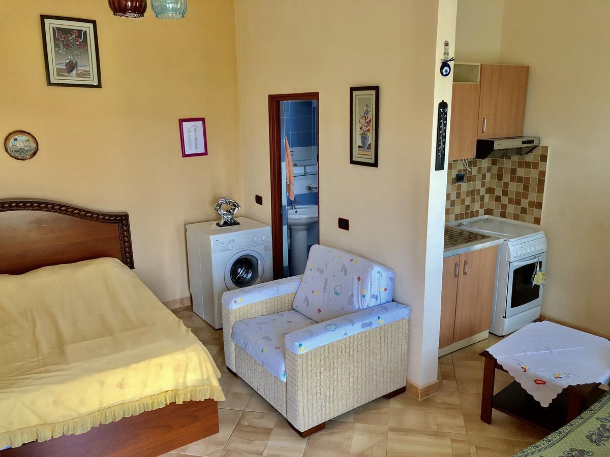 Ponari Apartments Rrotull Екстериор снимка
